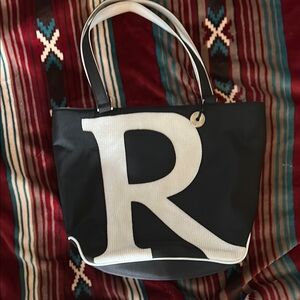 Black and White Tote with Textured Fabric and Metallic Handle. Organizer deluxe!